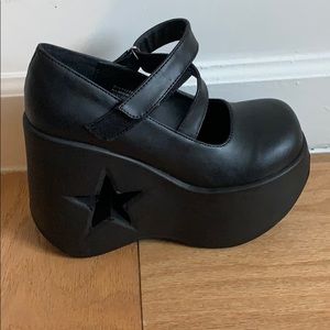 demonia dynamite size 8